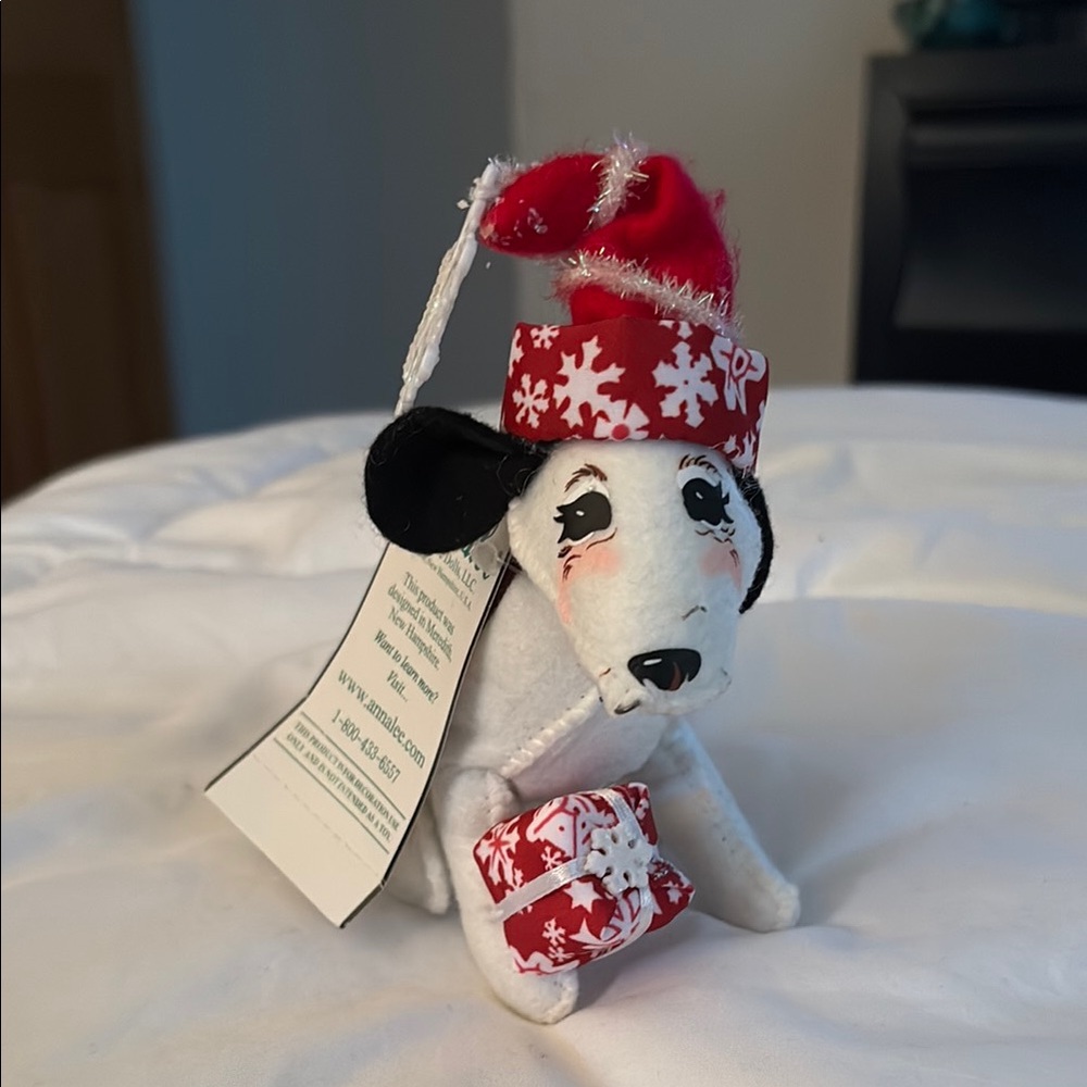 NWT Annalee White and Black Holiday Puppy with Red Snowflake Hat